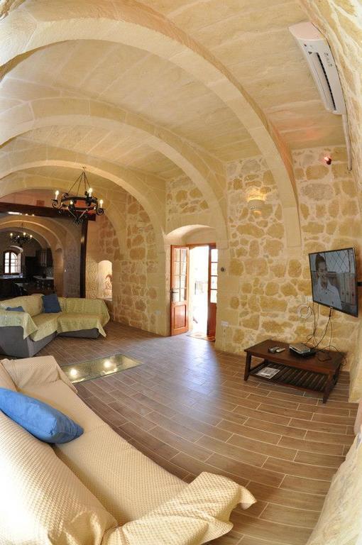 Mikiel U Rosa Holiday Farmhouse With Large Private Pool Zebbug  Εξωτερικό φωτογραφία